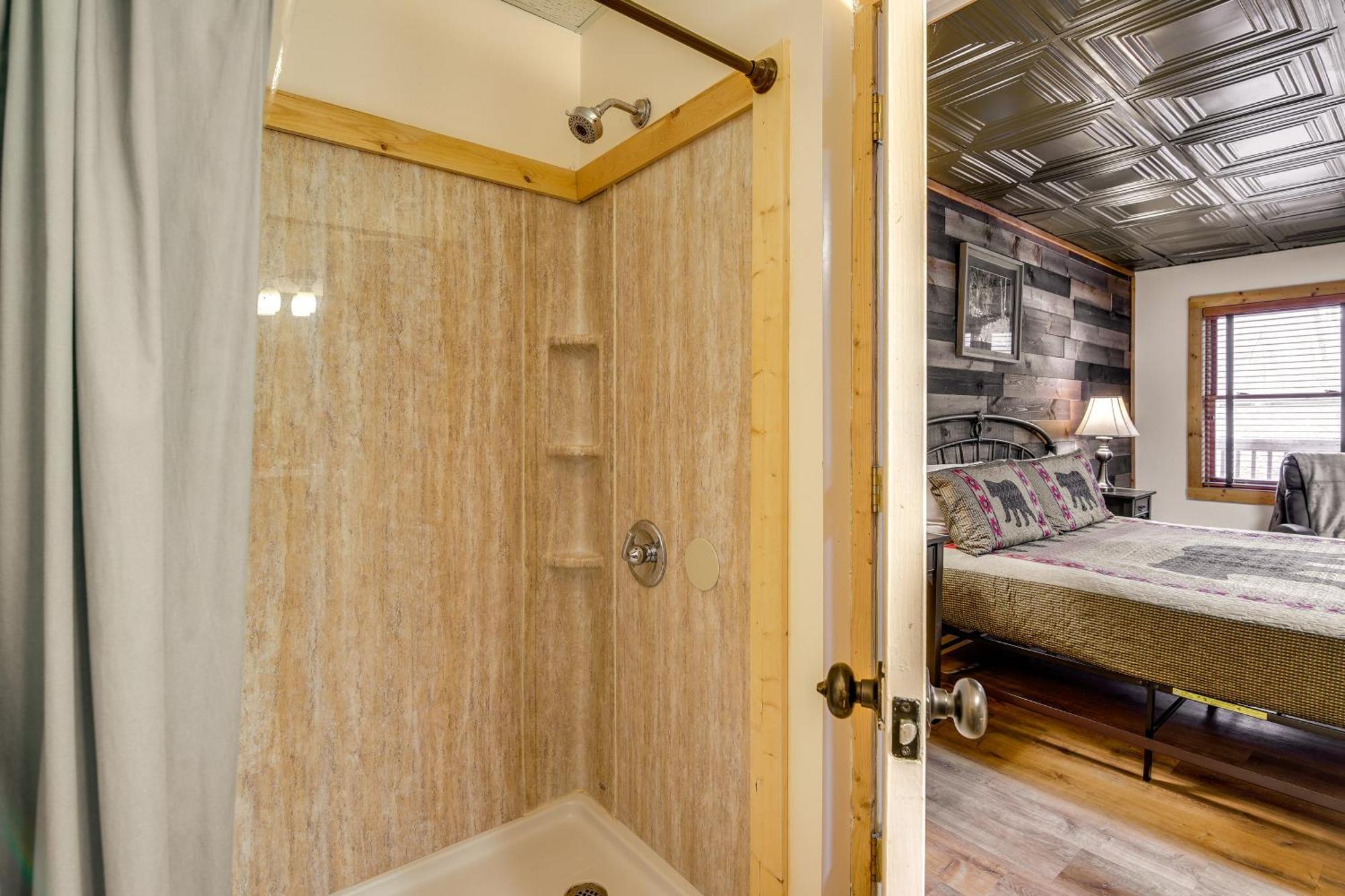 Villa Pet-Friendly Gatlinburg Retreat With Hot Tub! Exterior foto